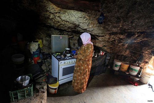 Déplacés par Israël, des Palestiniens logent dans des grottes